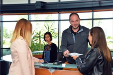 L'accueil des abonnés au siège de la SEMERAP L'accueil des abonnés au siège de la SEMERAP